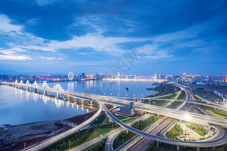 上海立交桥与黄昏高架路图片