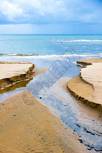 意大利Folloronica海岸的水和沙子图片