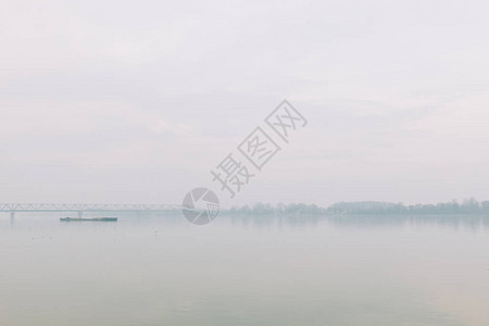 多瑙河的风景在冬时图片