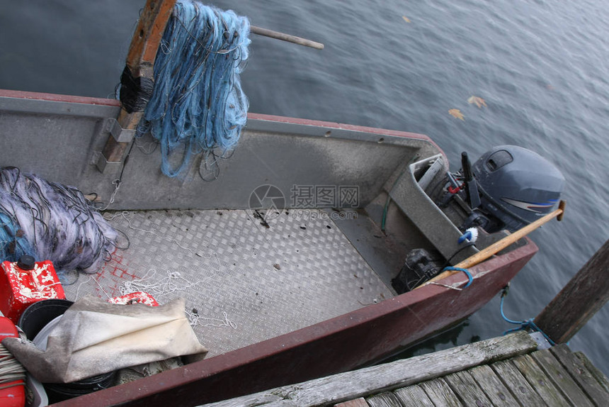 楚格湖渔船上的鱼网图片