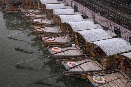 古代城市朱家角的降雪图片