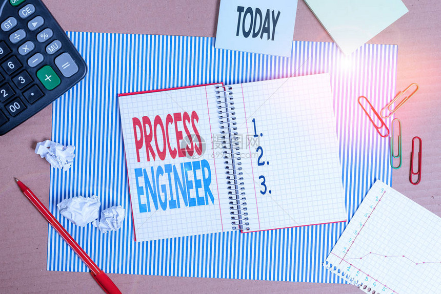 显示过程工师的书写笔记负责开发新工业流程的商业理念条纹纸板笔记本纸板办公室学图片