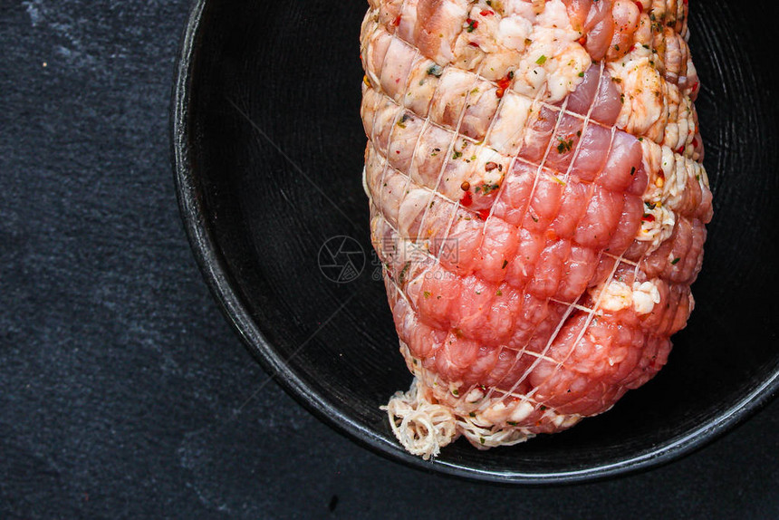 烤网美味和健康的生肉食品菜单概念图片