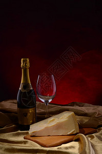 红酒各种奶酪面包和葡萄在静图片