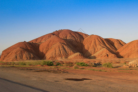 伊朗大不里士附近令人惊叹的不寻常的彩色山脉图片