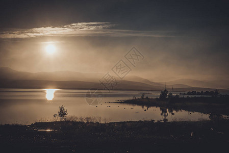 苔原上的日落俄罗斯科拉半岛图片