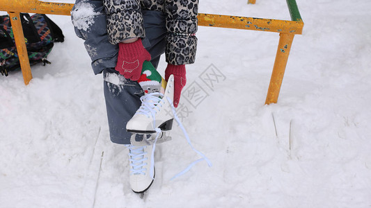 尼瓦尔雪地运动背景溜冰鞋和冰背景