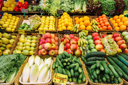 水果和蔬菜市场很多新鲜水果和蔬菜都不图片