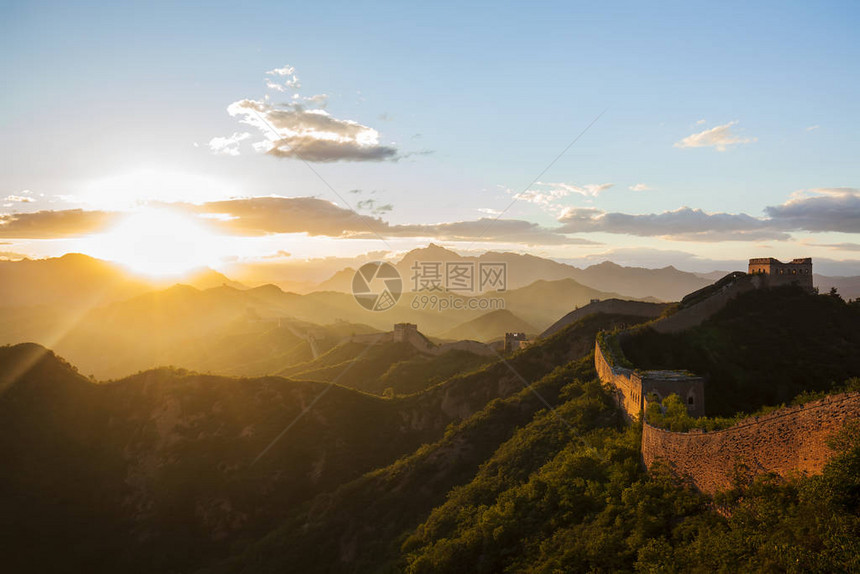 日落的长城图片