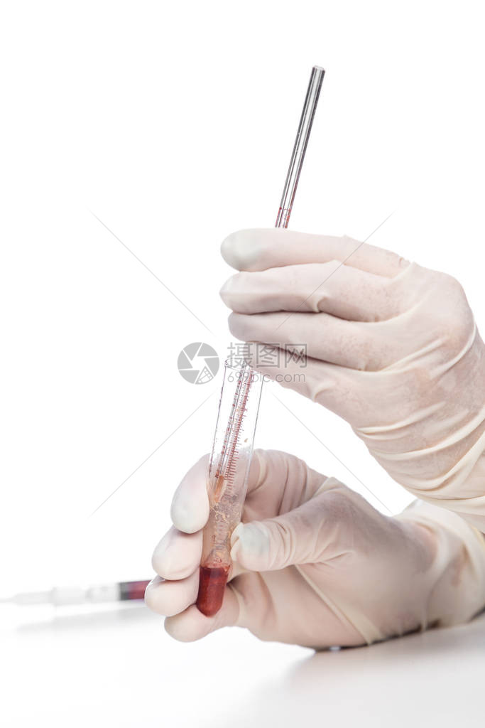 实验室助理手持带有白底血样的测试管b用于化图片