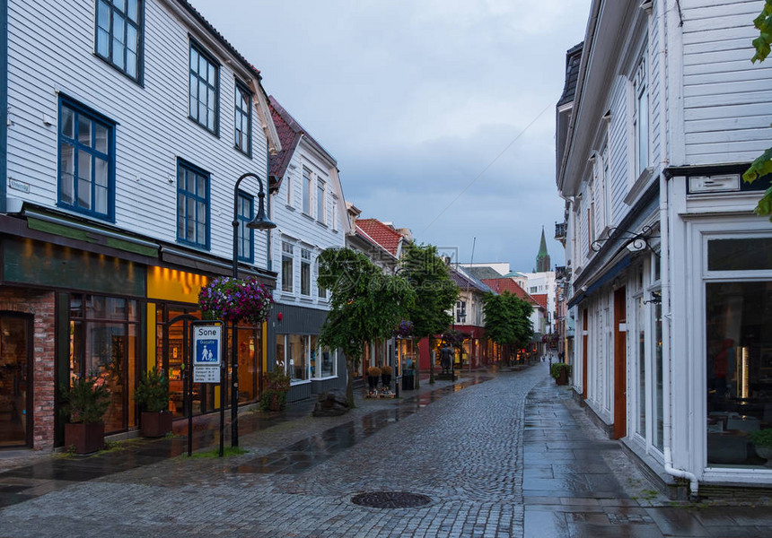 GamleStavanger街上与传统木制房屋并存GamleStavanger是Stavanger市中心的一图片