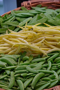 黄豆和绿豆混合的背景图像图片