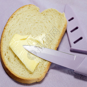 用黄油或人造黄油和刀子图片