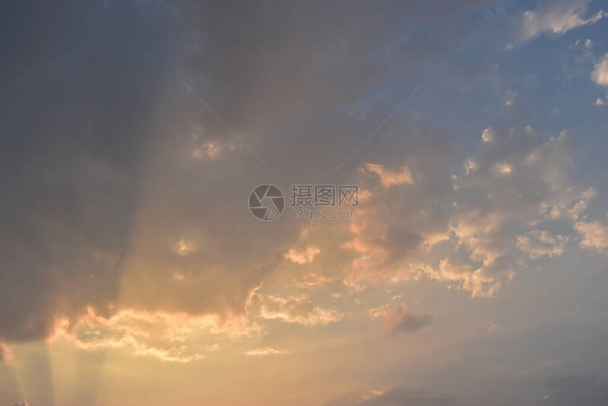 夕阳天空背景的光线图片