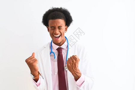 年轻的非洲美籍医生男子身着外观镜图片