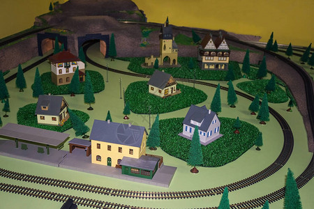 玩具铁路月台老房子图片
