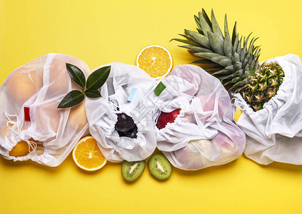 黄色背景的有机水果生态购物袋图片