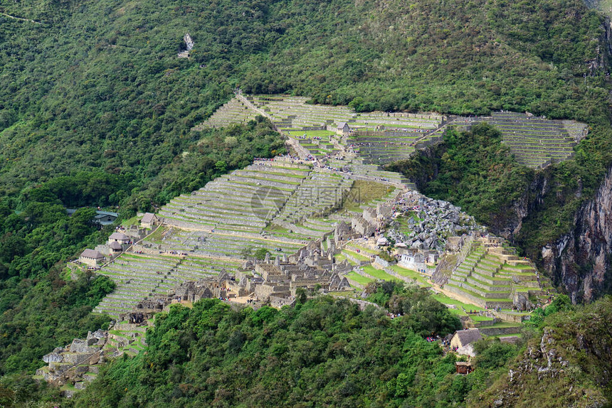 秘鲁乌班巴库斯科HuaynaPicchu山见的马丘比楚城堡形图片