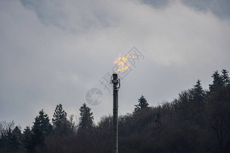 油厂照明弹堆的照片加拿大不列颠哥伦高清图片