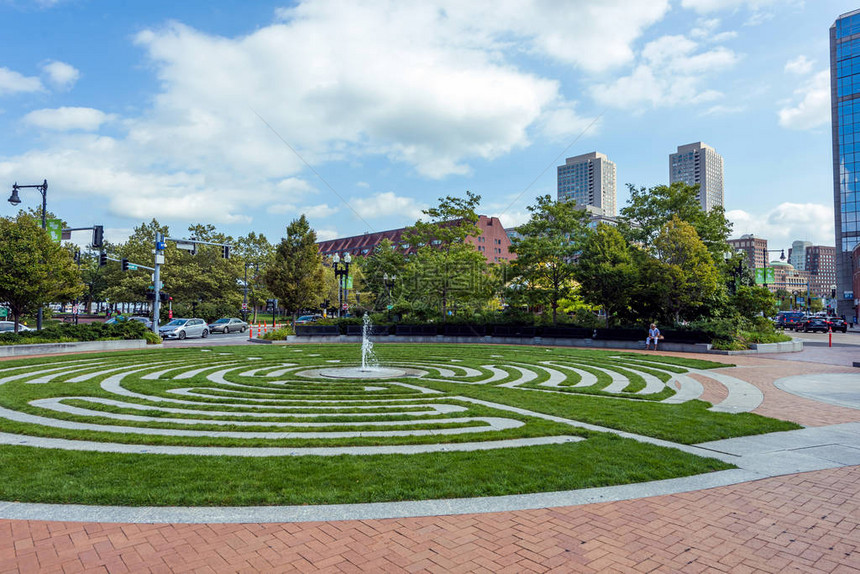 美国波斯顿市中心的绿色公图片