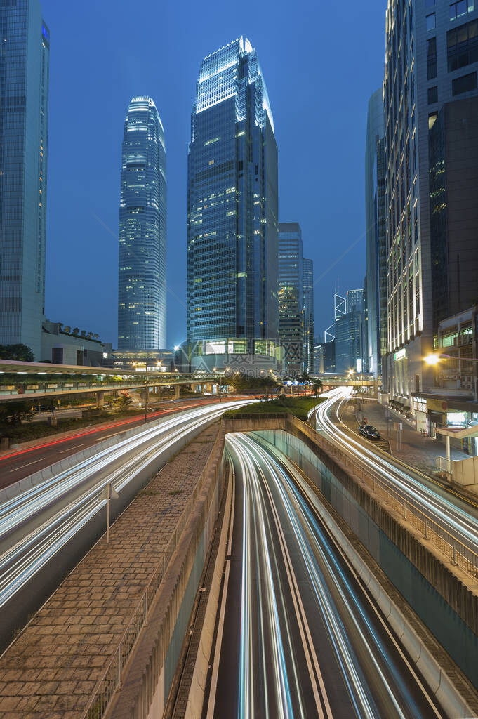 黄昏的香港城市交通繁忙图片