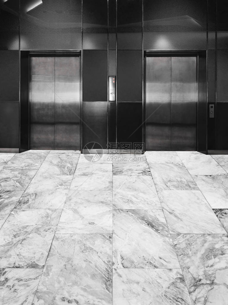 现代电梯的前视图大堂有封闭的门图片