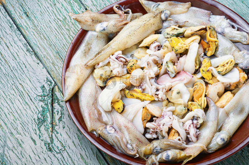 鲜的海鲜食品有新鲜的贝类烤肉鱿图片