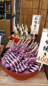 在日本东京Tskukiji市场销售的鱼图片