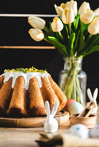甜美的复活蛋糕选择焦点图片