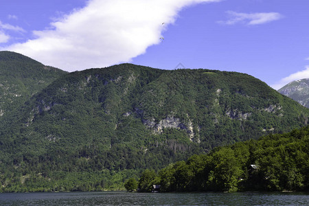 山地景观湖泊和山脉斯洛文尼亚阿尔卑斯图片