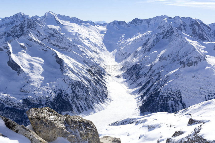 奥地利阿尔卑斯山在冬天Hintertux山风景在蒂罗尔图片