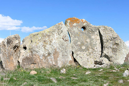 由数百块大型立石组成的古代巨石群高清图片