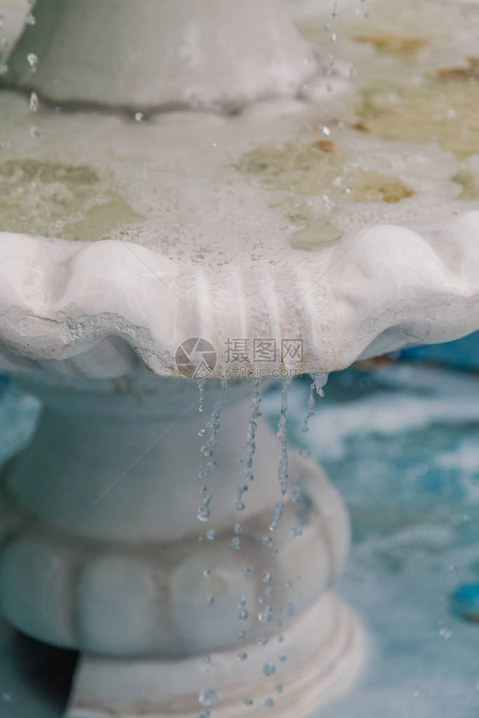 美丽的喷泉特写水在喷泉中流动图片