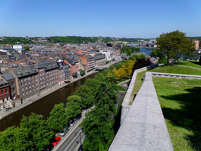 比利时瓦隆地区纳穆尔历史城堡的纳图片