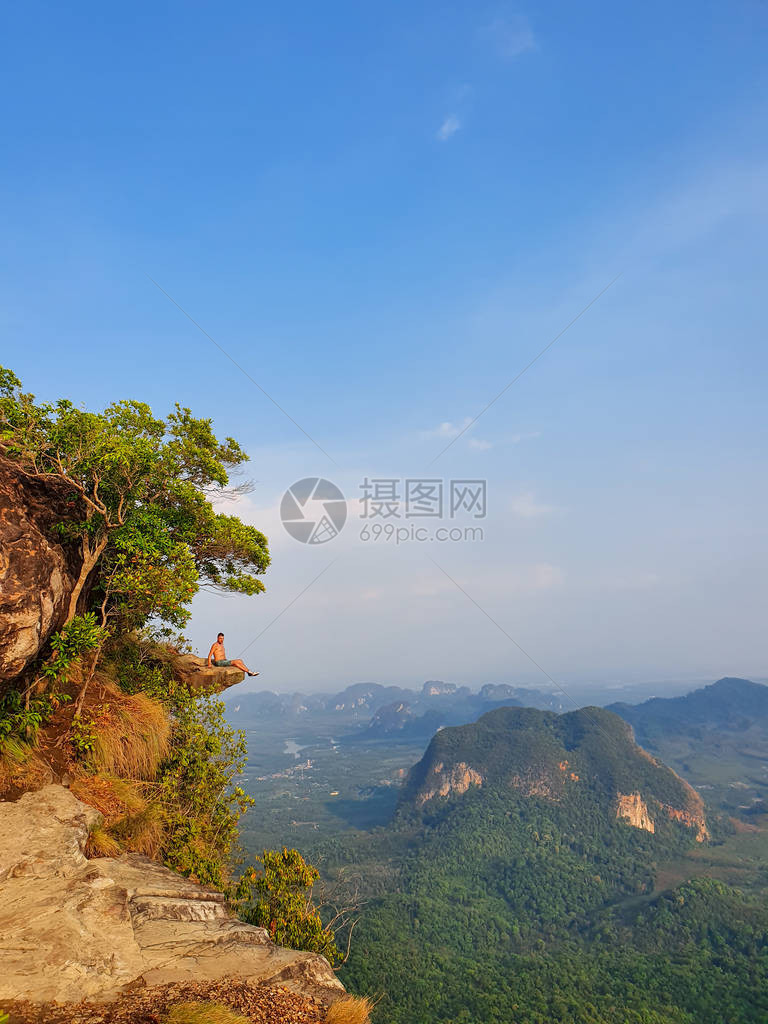 在泰国的Krabi山顶上图片