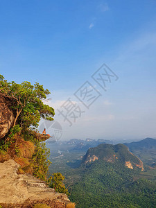 在泰国的Krabi山顶上背景图片