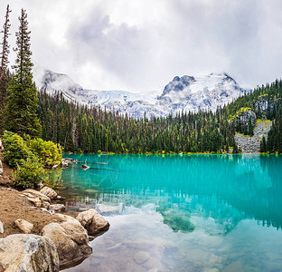 山与美丽的绿松石冰川美联储湖Joffre湖省立公园图片