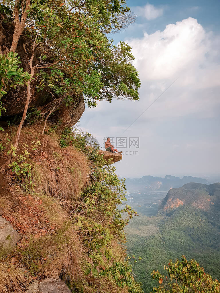 在泰国的Krabi山顶上图片