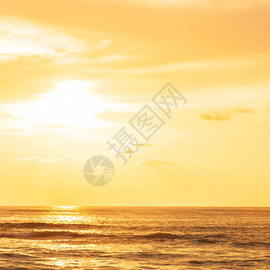 BanNamKhem海滩上宁静的黄昏海景图片