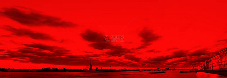 圣彼得堡Neva河的日出宽角全景图片