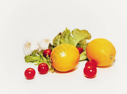 白色背景上的水果和蔬菜图片