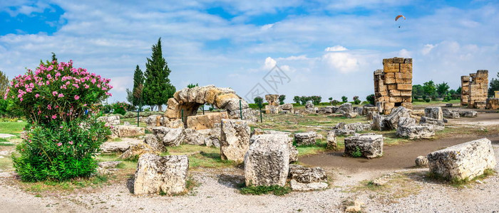 土耳其帕穆卡勒古老城市希拉波利斯废墟图片