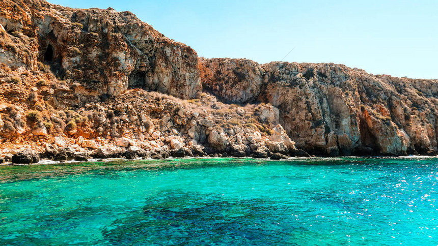 闪耀着蓝色的塞浦路斯海洋图片