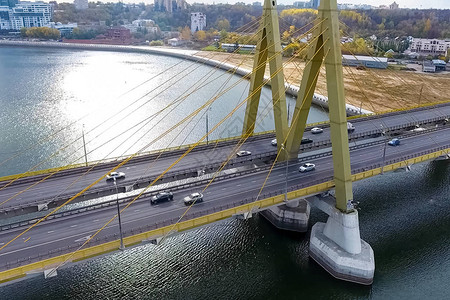 延崇高速河上的美丽桥梁电缆上的桥就是道路背景