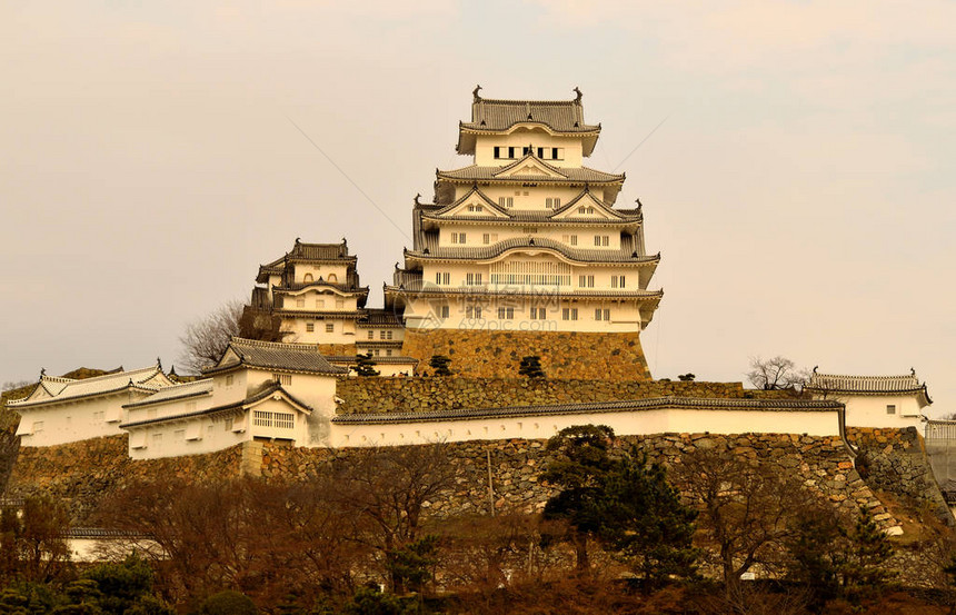 日本冬季喜木寺城堡的景象图片