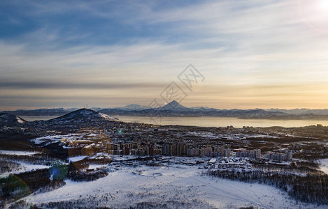 克柳赫Viliuchinsky火山Krasheninnikova湾Avacha湾日出时的美丽景色堪背景