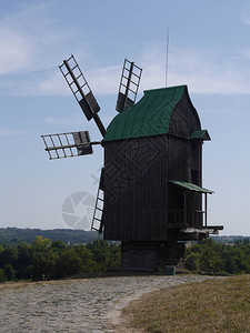 旧风车19世纪的乌克兰磨坊夏季户外景观图片