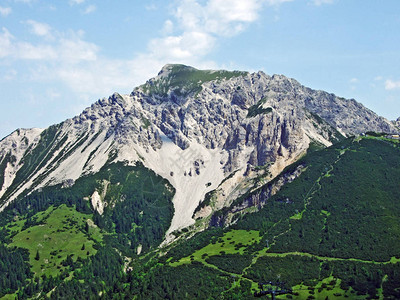 位于马尔本塔尔高山谷和列支敦士登阿尔卑斯山脉的高山峰图片