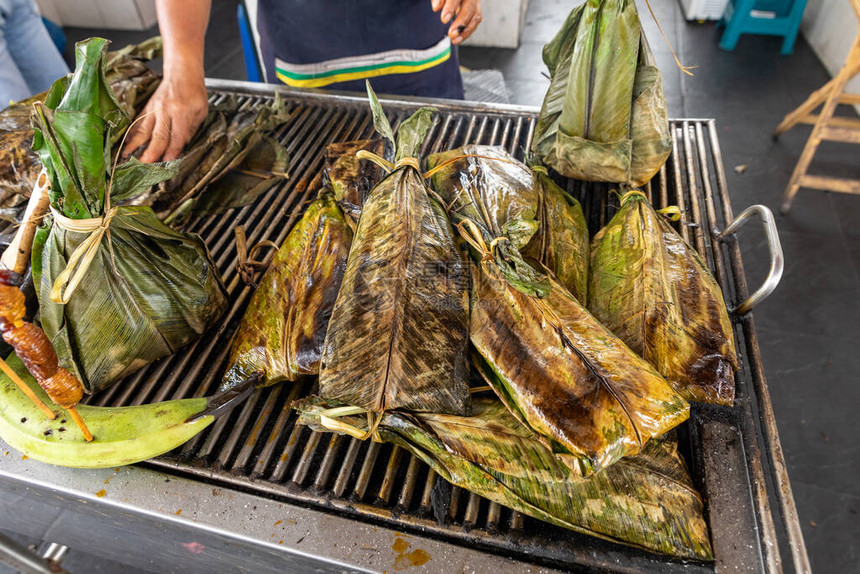 厄瓜多尔PuertoFranciscodeOrellana当地食品市场的传统鱼类图片