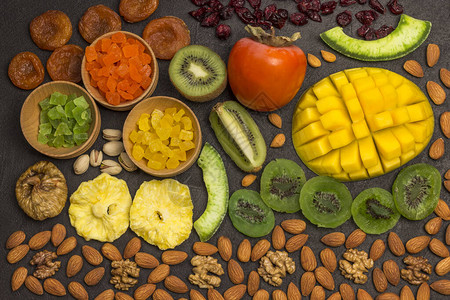 能量零食蜜饯干果坚蔬菜纯素食品健康营养概念黑图片